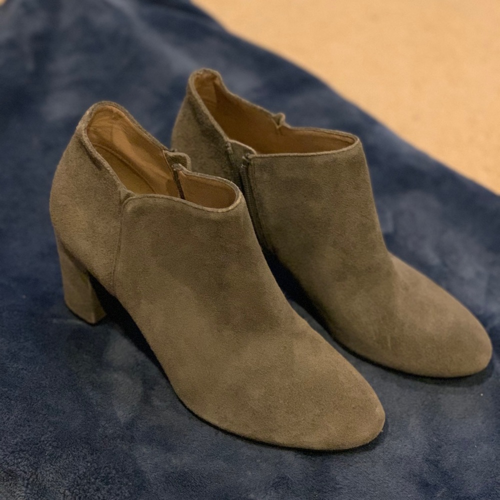 Halston grey suede booties size 8 never worn